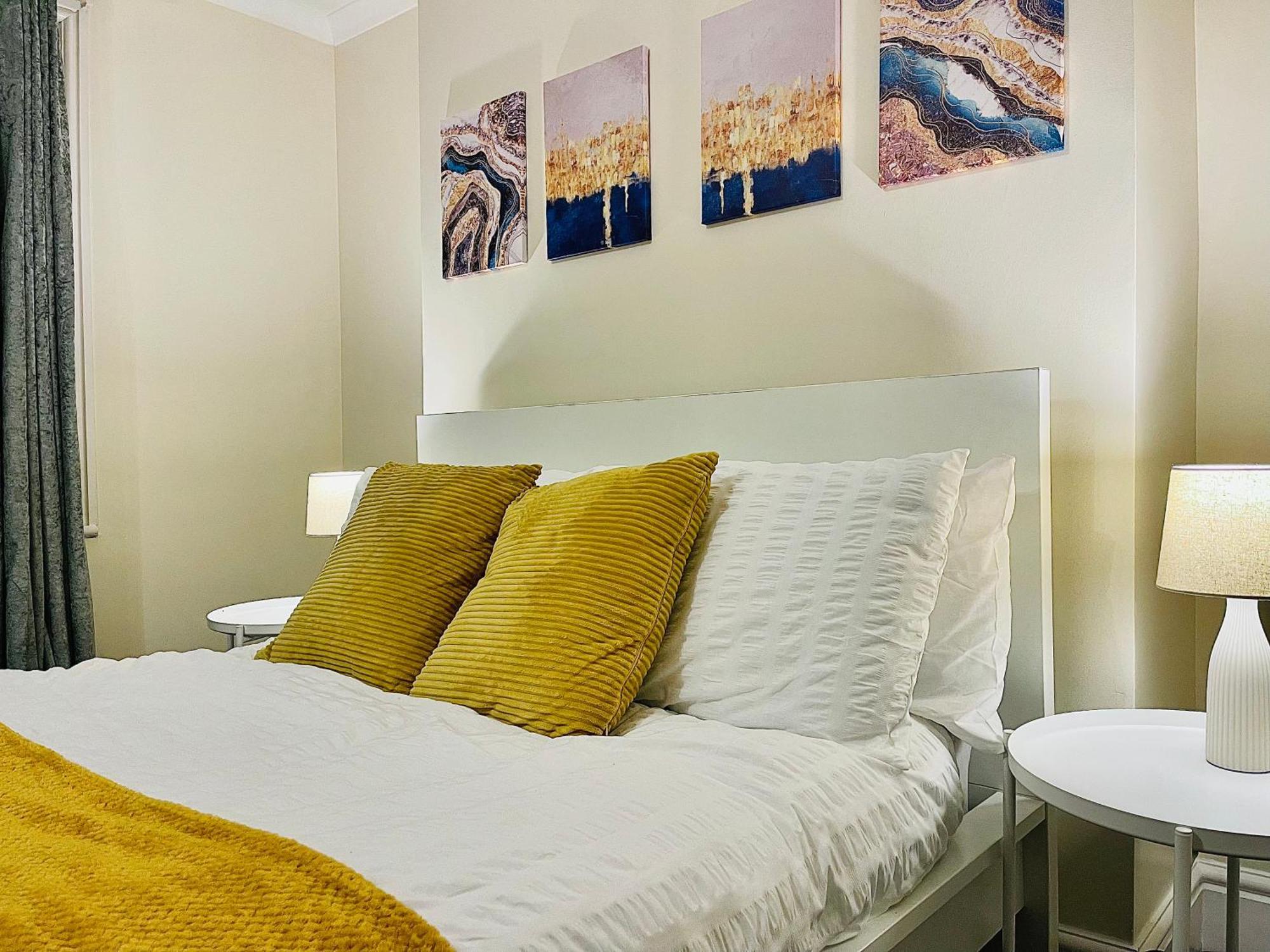 2 Bedroom Flat In Central Лондон Екстер'єр фото