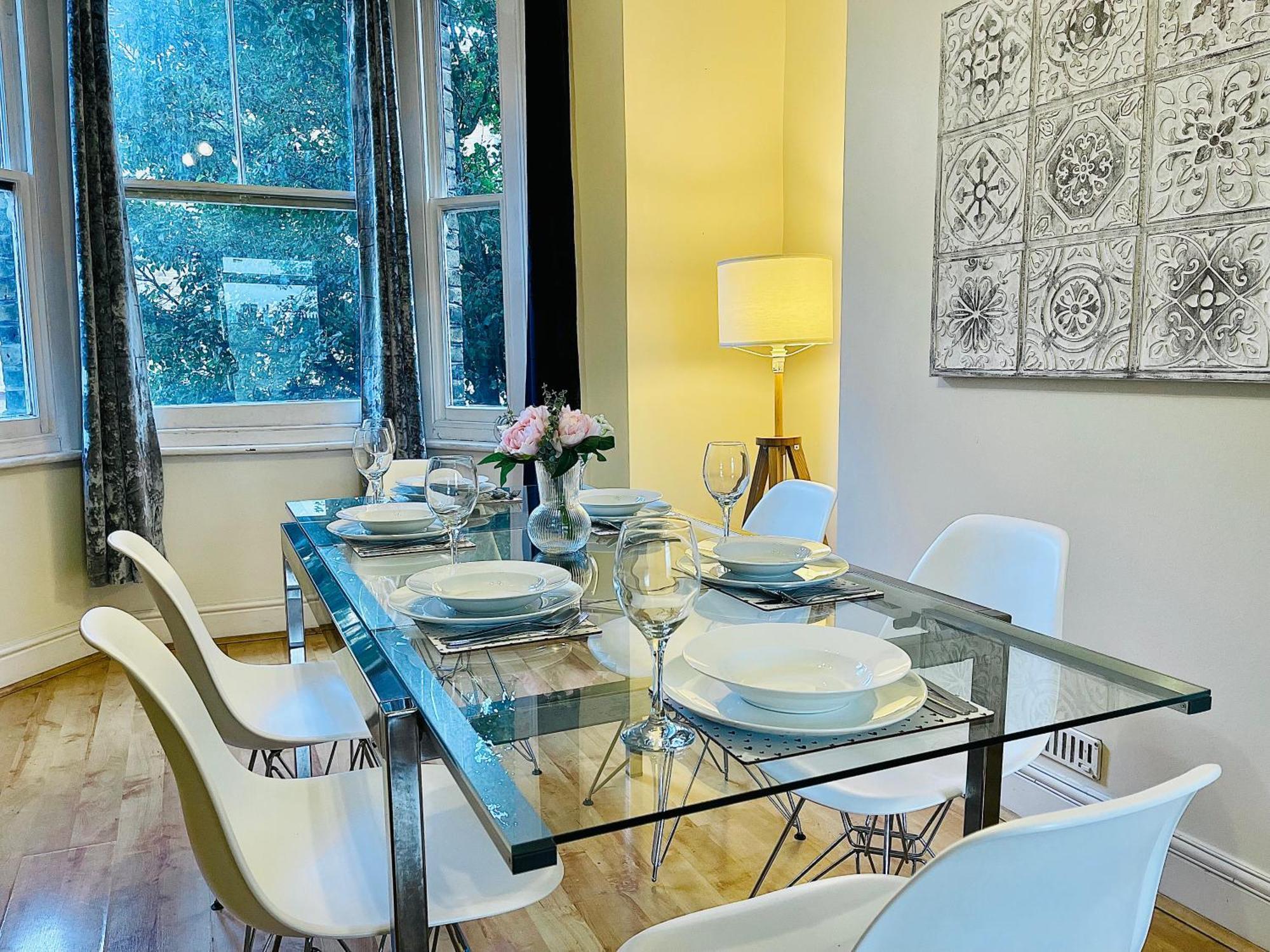 2 Bedroom Flat In Central Лондон Екстер'єр фото