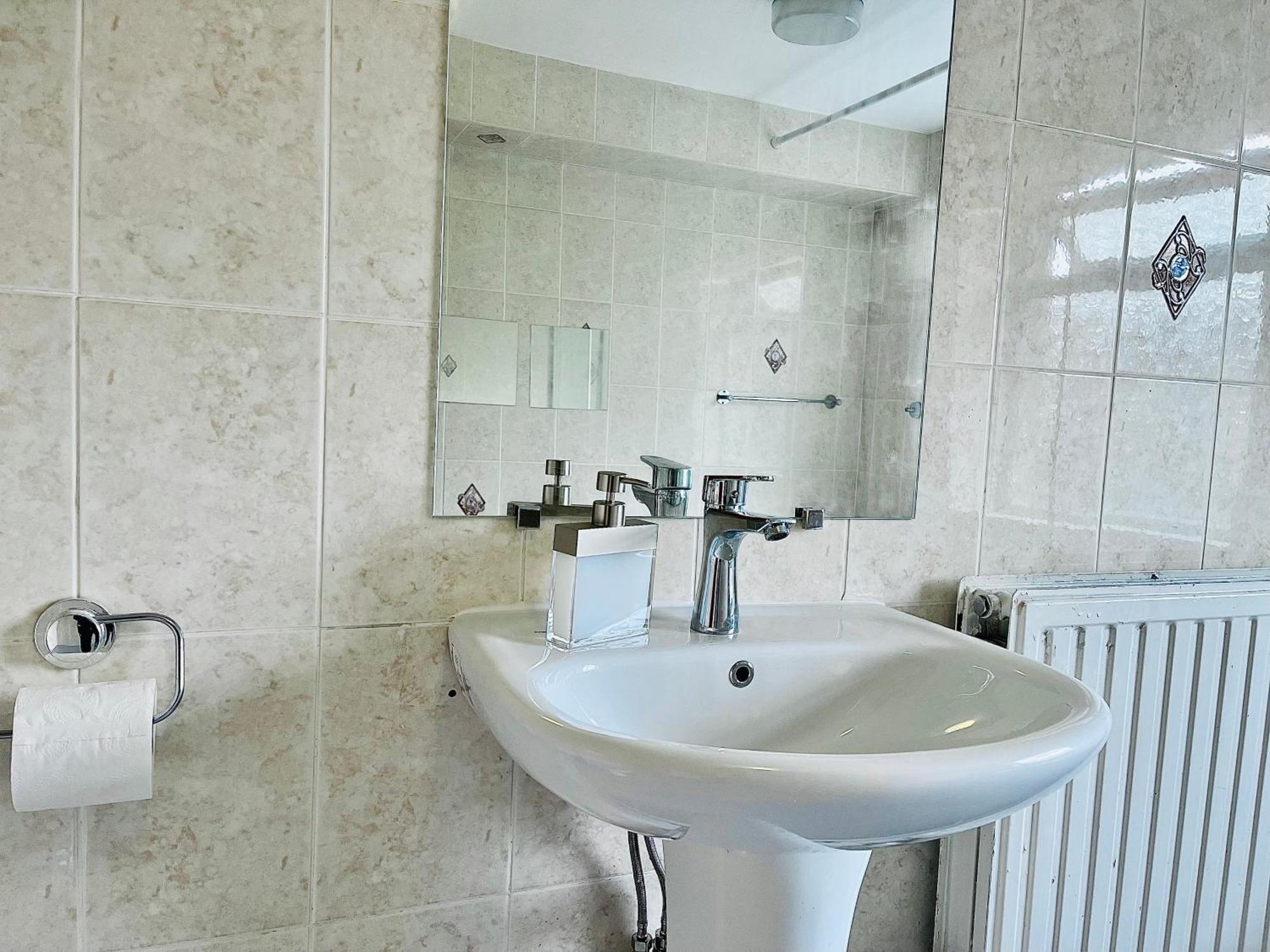 2 Bedroom Flat In Central Лондон Екстер'єр фото